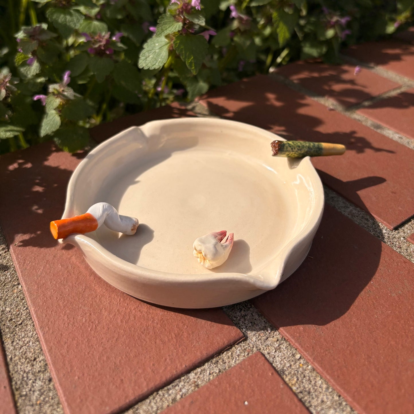 Benutzter Aschenbecher